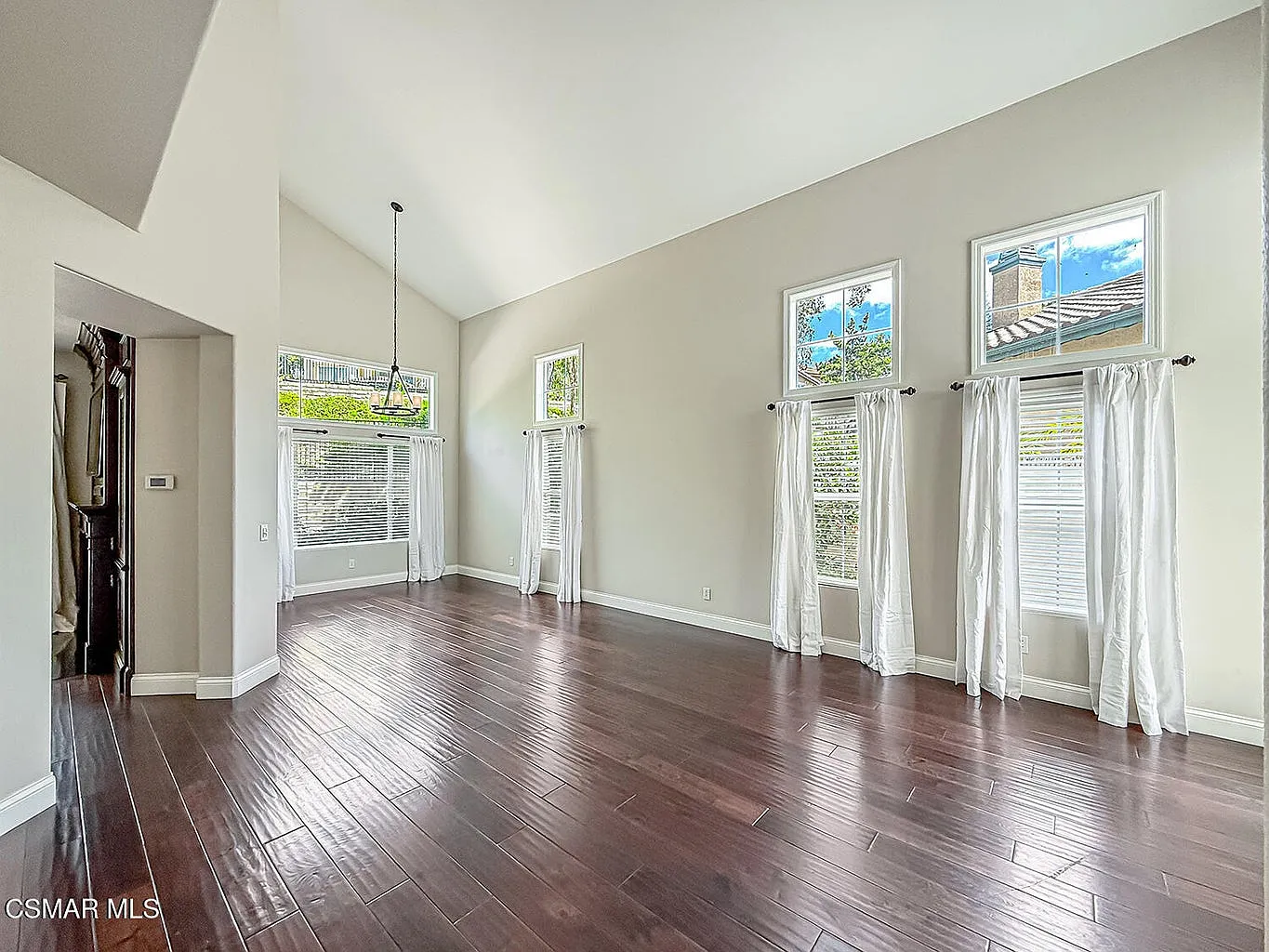 3 bed, 2.5 bath, 1806 sqft, $5,000 — Photo 2