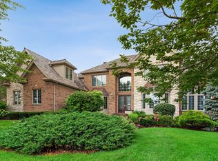 8650 Crest Ct, Burr Ridge, IL 60527