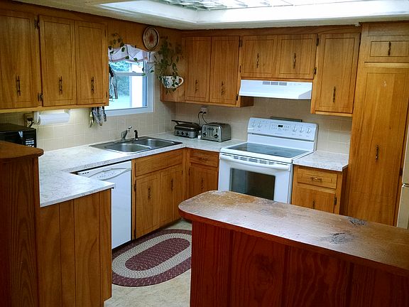 Kitchen has lots of storage 