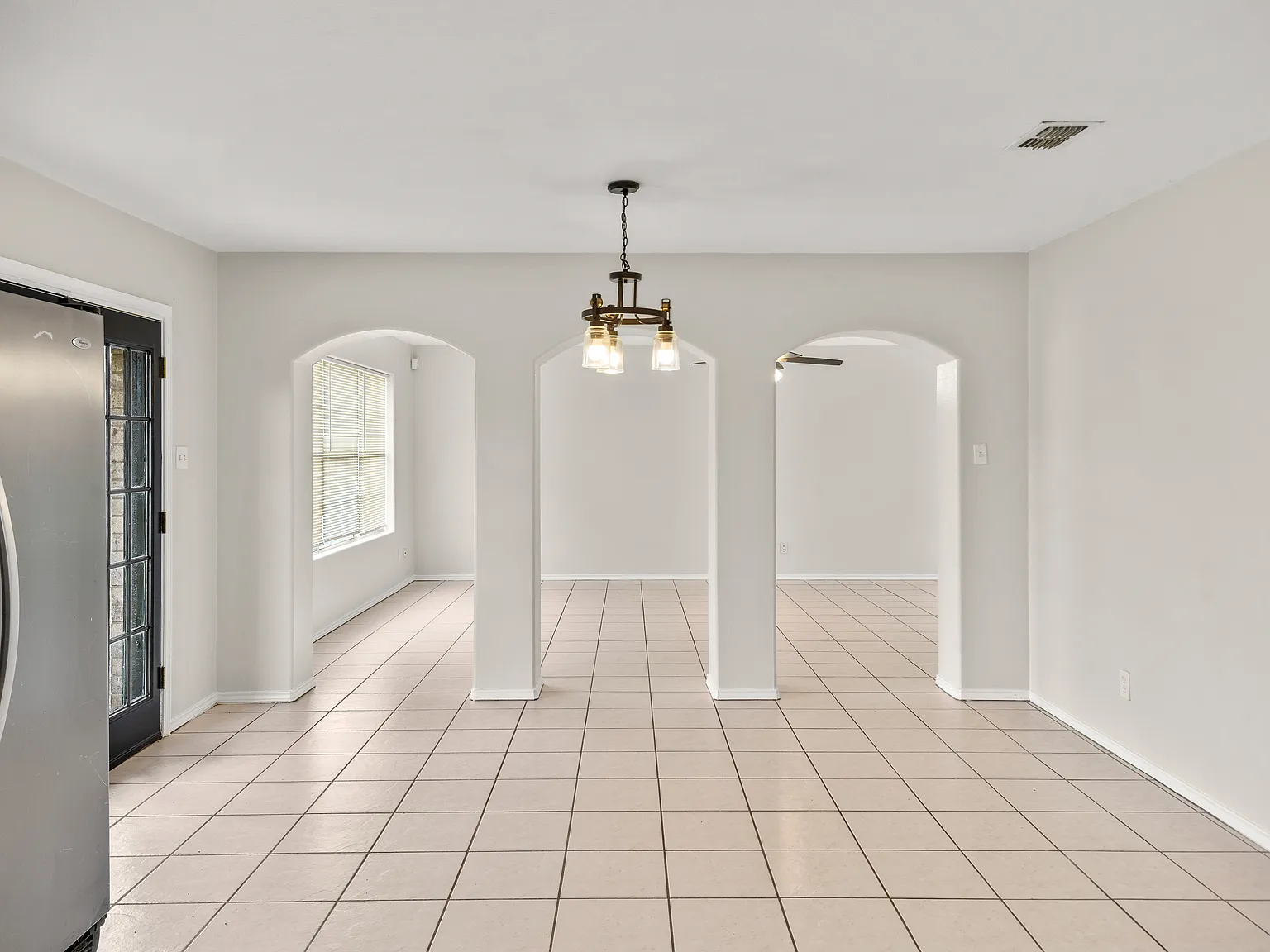 4 bed, 2076 sqft, $2,000 — Photo 4