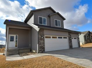 1421 Bridgewood Dr, Fairfax, IA 52228