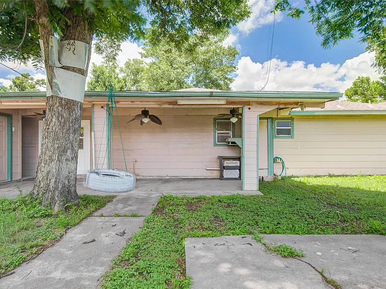 8565 Ridgepoint Dr — Photo 42