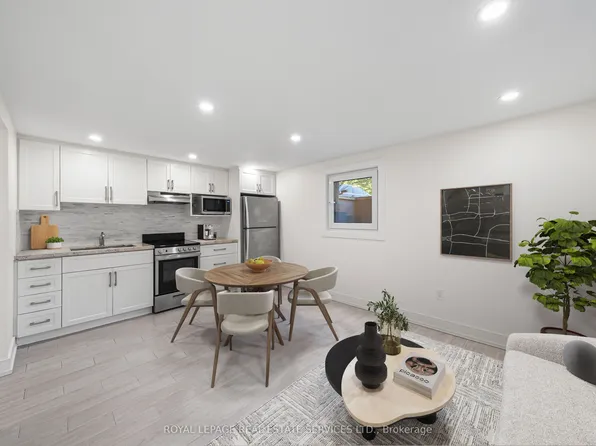 50 Arcadian Cir #3, Toronto, ON M8W 2Y9