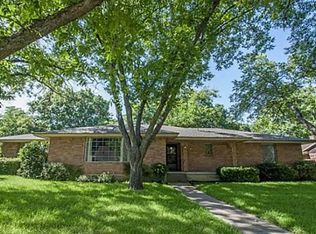 711 Meadow Heath Ln, Dallas, TX 75232