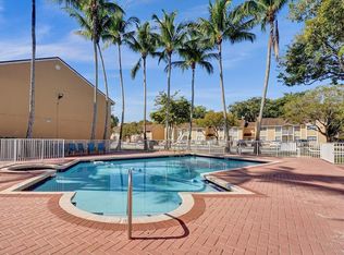 8007 SW 21st Ct, Hollywood, FL 33025