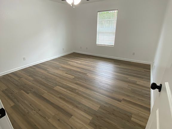 5th image of 2514 E Houston St APT B