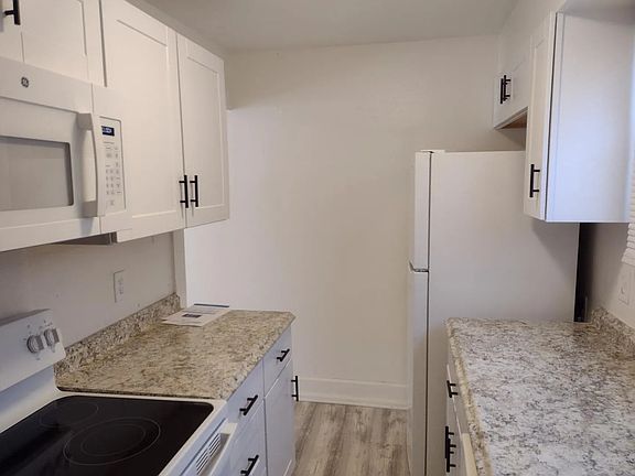 4th image of 405 11th Ave #4