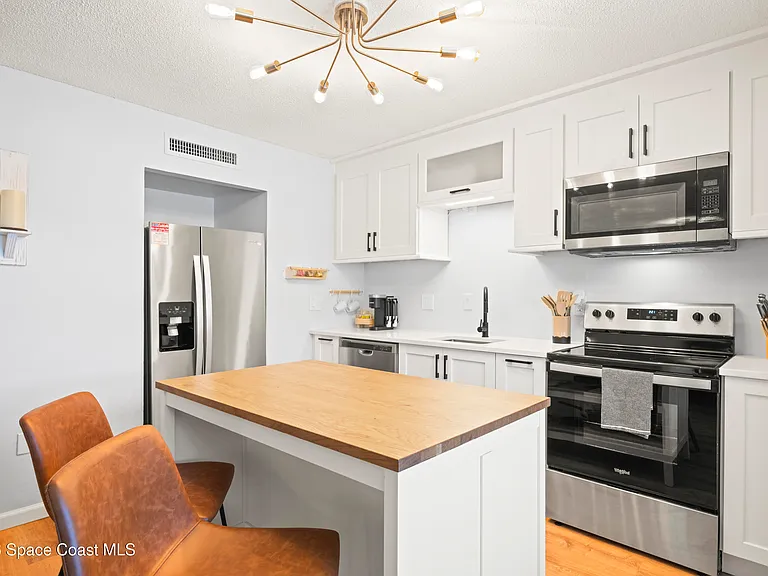 299 E Central Blvd #7 — Photo 4
