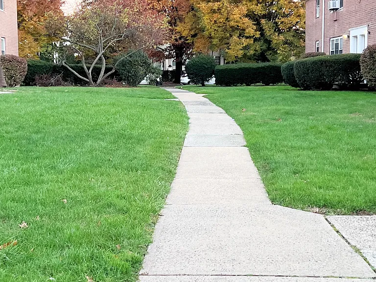 Stoney Brook Gardens — Photo 10