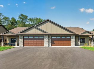 1091 Legend Ln, River Falls, WI 54022