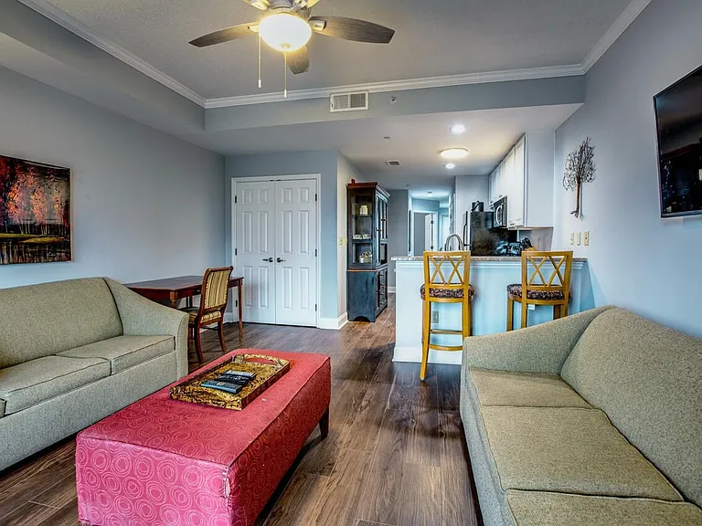 215 W College Ave #711 — Photo 10