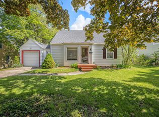 537 Wolverine Dr NE, Grand Rapids, MI