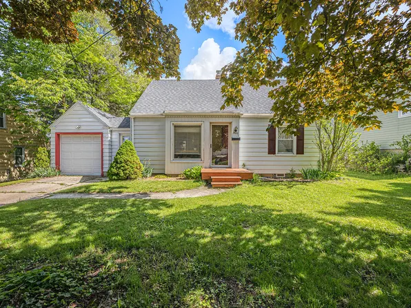 537 Wolverine Dr NE, Grand Rapids, MI 49505