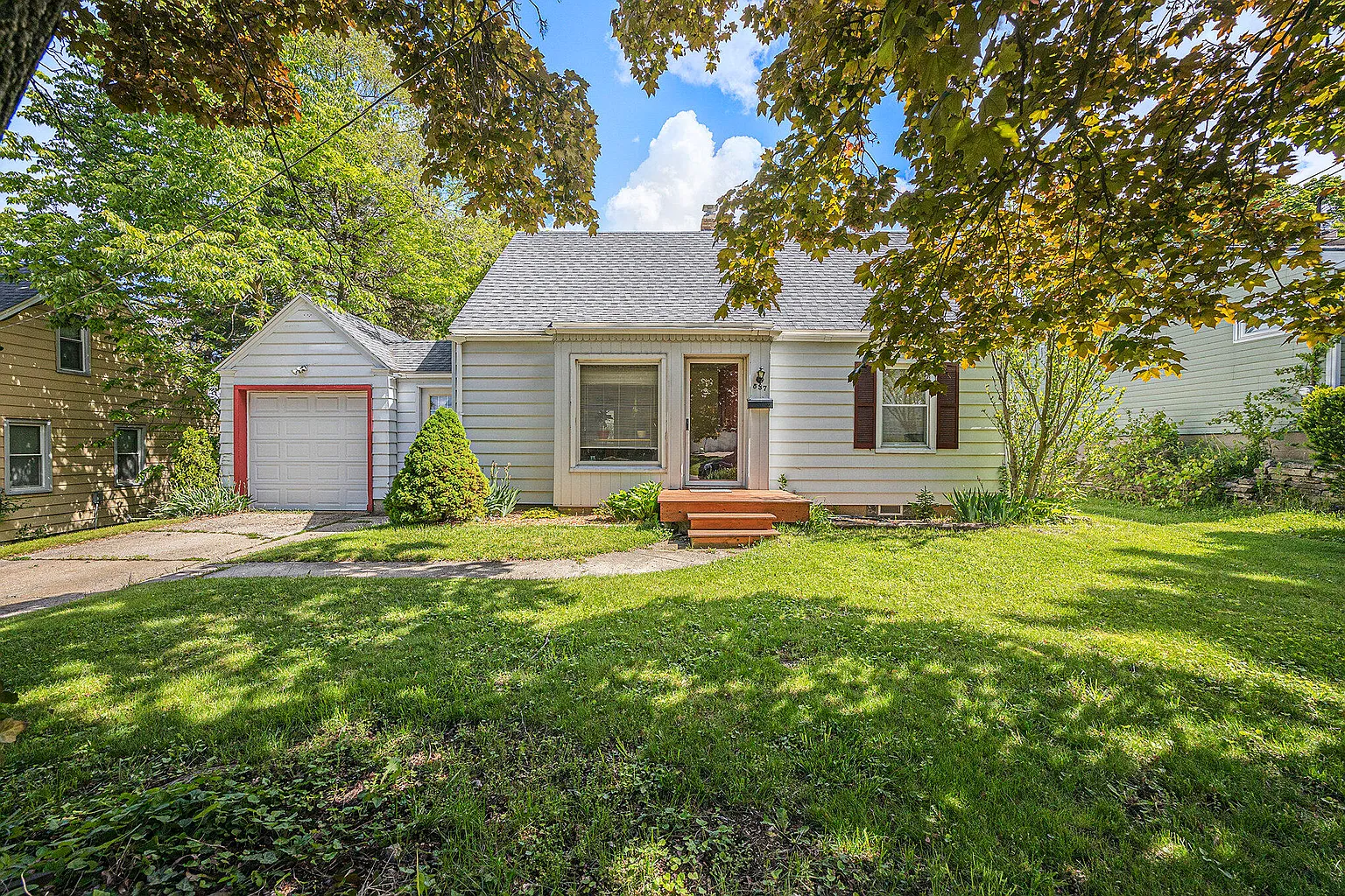 537 Wolverine Dr NE photo 1