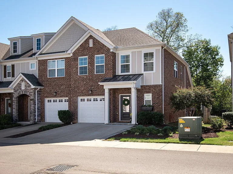 1022 Emery Bay Cir — Photo 25
