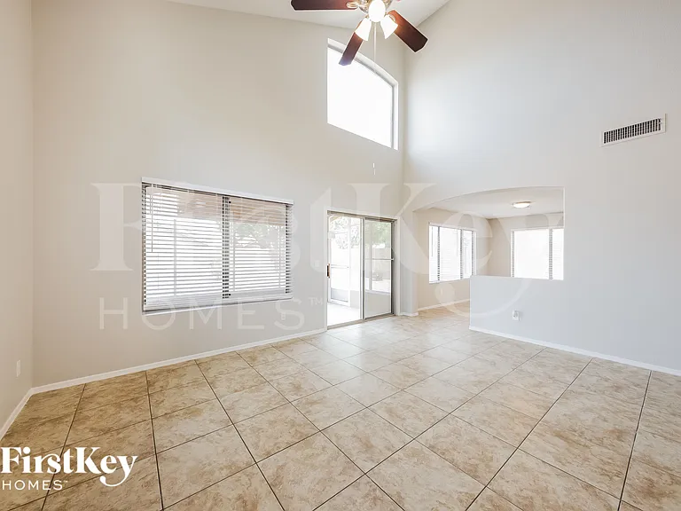6968 W Aire Libre Ave — Photo 2