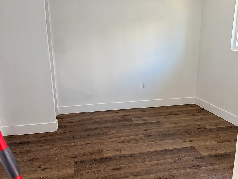 201 S Rowan Ave — Photo 8