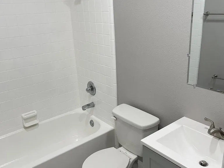 3109 Bloomingdale Villas Ct #3109 — Photo 9