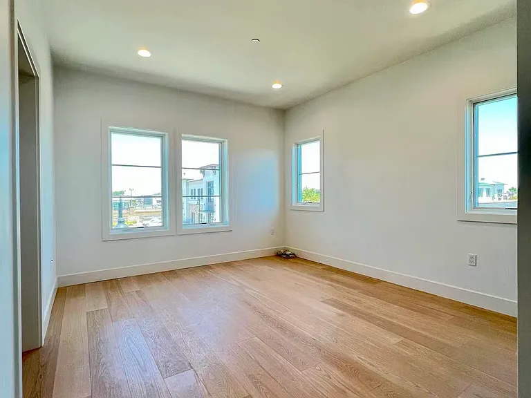 560 El Camino Real #208 — Photo 8