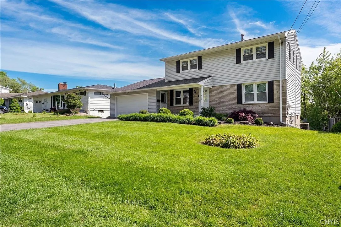 4 bed, 1.5 bath, 1968 sqft, $3,050 — Photo 2