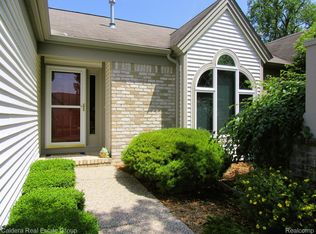5627 Cortland Cir, Bay City, MI