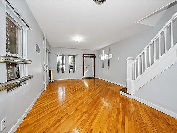 3rd image of 11450 141st St
