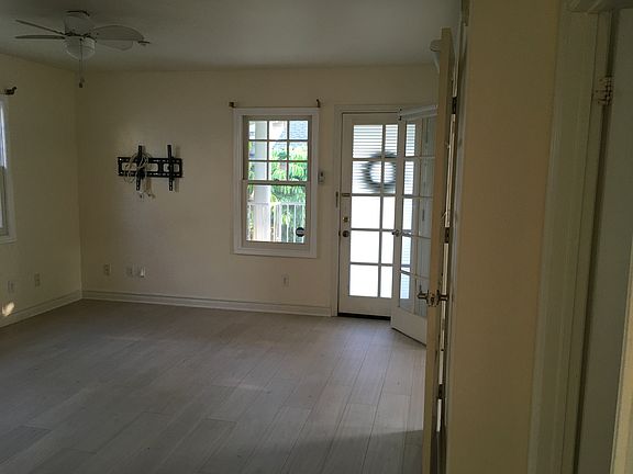 5th image of 138 S Bonnie Ave Unit 6