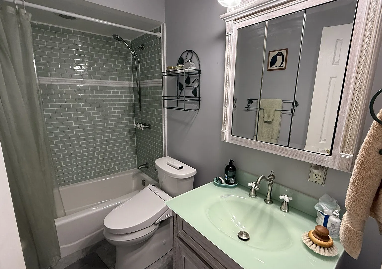 Pool and a Clean Convertible 1, 2 or 3 Bedroom Home — Photo 2