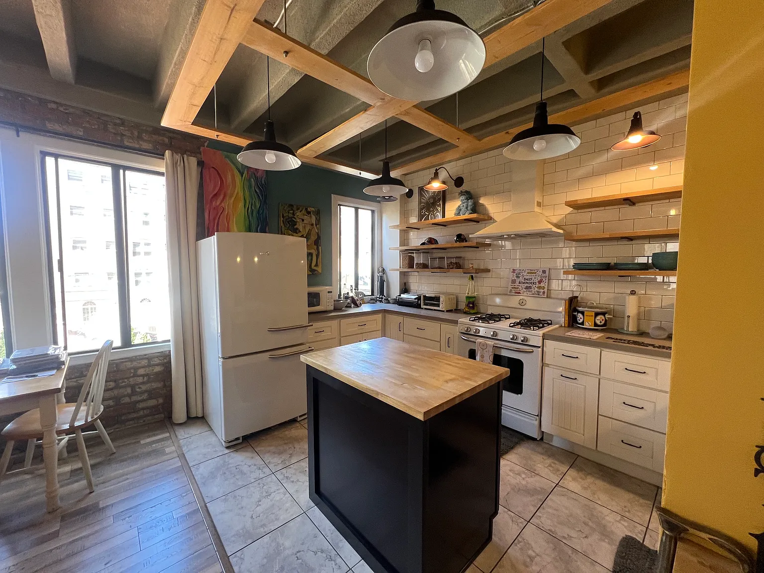 315 W 3rd St — Photo 4