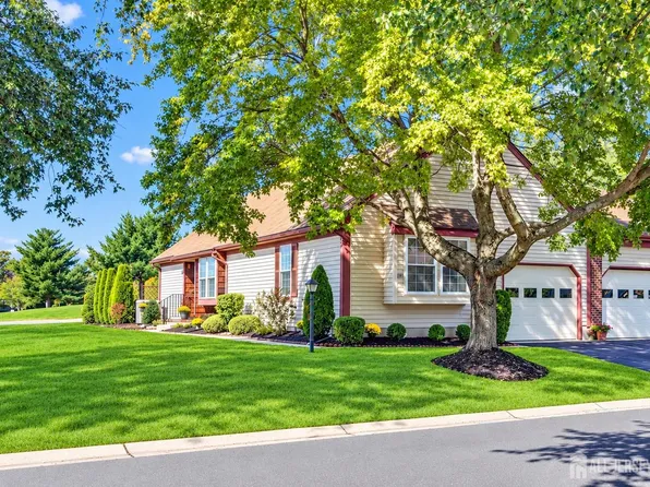 42 Yorkshire Dr #B, Monroe Township, NJ 08831
