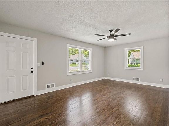 3rd image of 1331 E 80th Ter