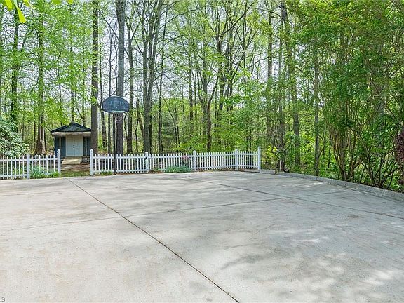 5th image of 103 Royal Ashdown Ln