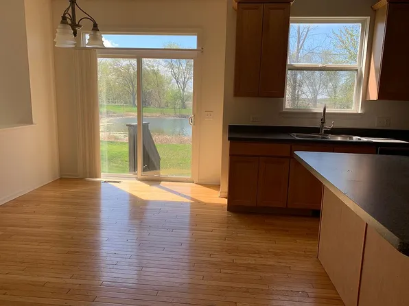 113 W Arden Ln, Round Lake, IL 60073