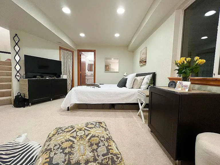 310 Mercator Ave — Photo 12
