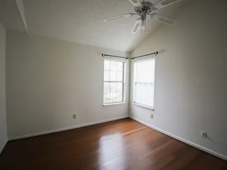 1034 Walesworth Dr — Photo 5