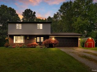 2700 Hickory Ln, Oxford, MI 48371