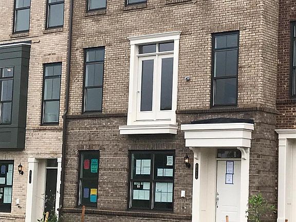 2nd image of 43219 Clarendon Sq