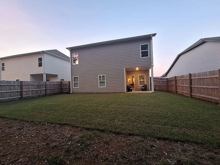 160 Marion Dr — Photo 13