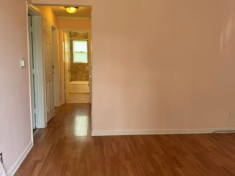 5150 E Outer Dr — Photo 2