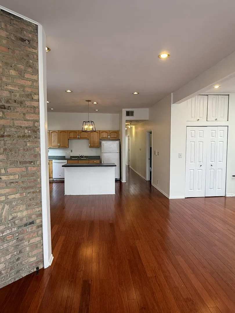 3 bed, 1300 sqft, $1,975 — Photo 3