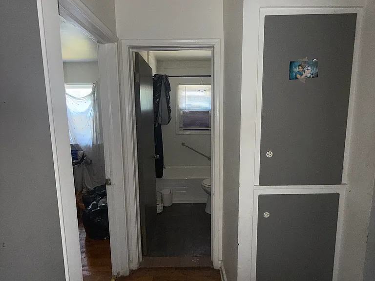 2625 Seneca St — Photo 16