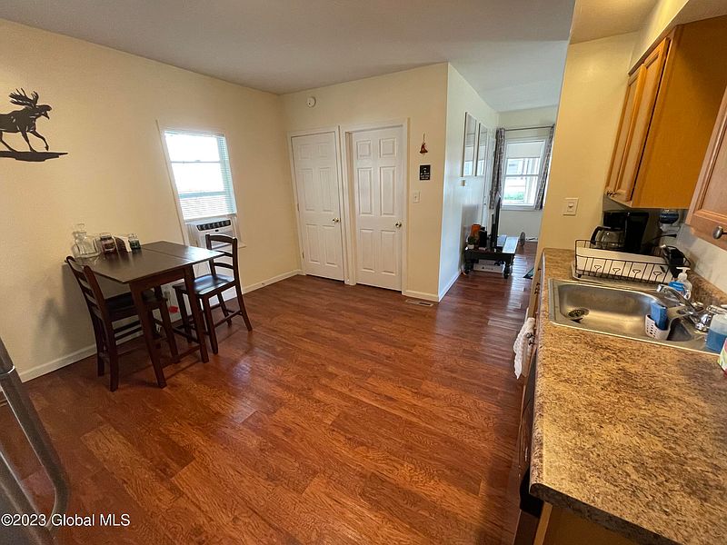5th image of 22 Burke Street