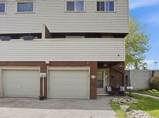 23 Watsons Ln #10, Hamilton, ON L9H 5G9