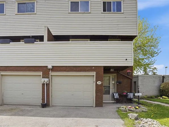 23 Watsons Ln #10, Hamilton, ON L9H 5G9