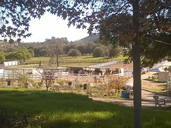 1023 Country Club Dr, Escondido, CA 92029