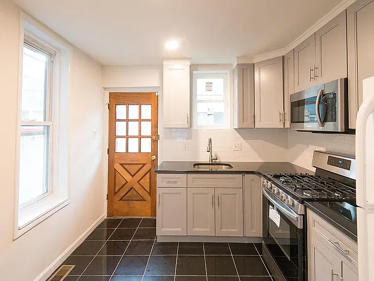 3 bed, 1080 sqft, $1,500 — Photo 3