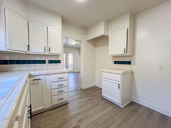 2nd image of 1450 W 39th St #1458