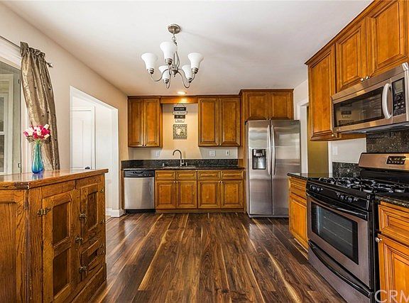 3rd image of 11762 Acorn St