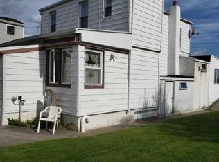 120 E 9th Rd, Far Rockaway, NY 11693