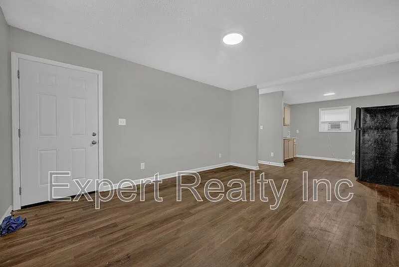 2 bed, 1.0 bath, $795 — Photo 3